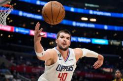 JackeyLove连续十场比赛得分超过比赛局势复杂，快船不断突破！