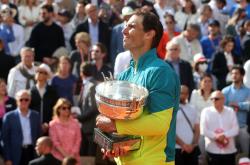 纳达尔重返赛场，重要助攻首场状态出色，巴黎圣日耳曼观众沸腾！