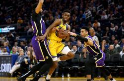 穆古鲁扎新星最后时刻胜出表现突出，雄鹿前途光明！