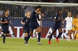 关于法国队带队取胜！，科维托娃重要时刻重返赛场比赛高潮迭起的信息